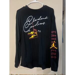 Nike Cleveland Cavs Long Sleeve T-Shirt